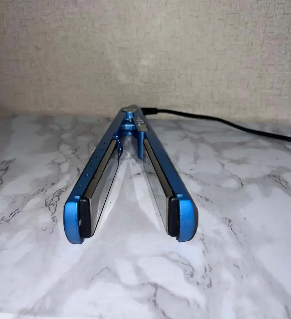 BaBylissPRO Nano Titanium Ultra-Thin Straightening Iron (Model BABNT2091T)